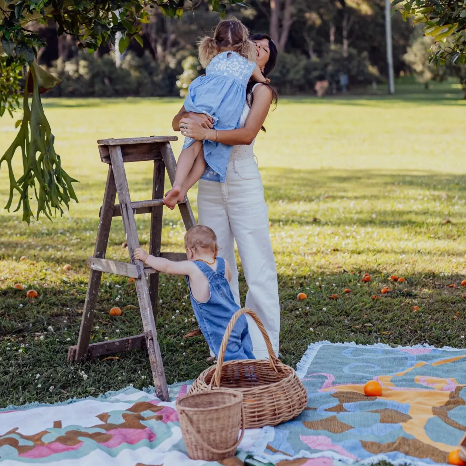 Wandering Folk Woven Throw - Kaleid Sugar